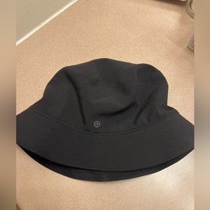 Lululemon bucket hat- reversible